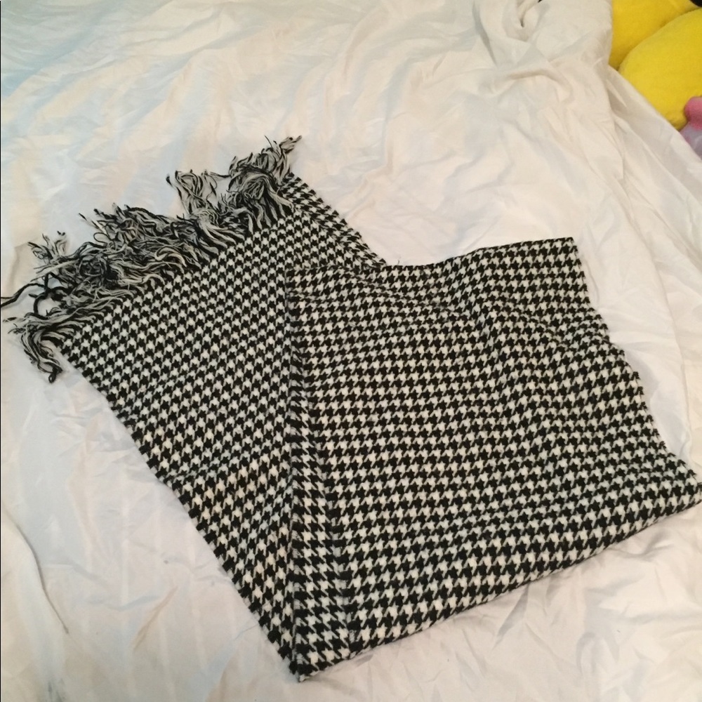 Black & white winter scarf